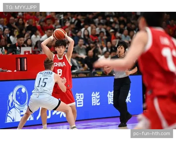 杨舒予训练完直接拎爱马仕去吃火锅？